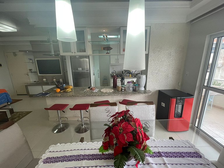 Cód 79 - Apto com hidromassagem e vista mar