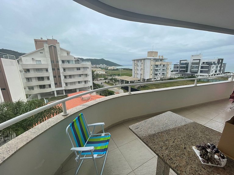 Cód 79 - Apto com hidromassagem e vista mar