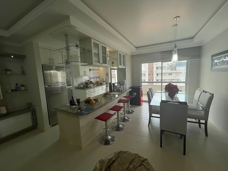 Cód 79 - Apto com hidromassagem e vista mar