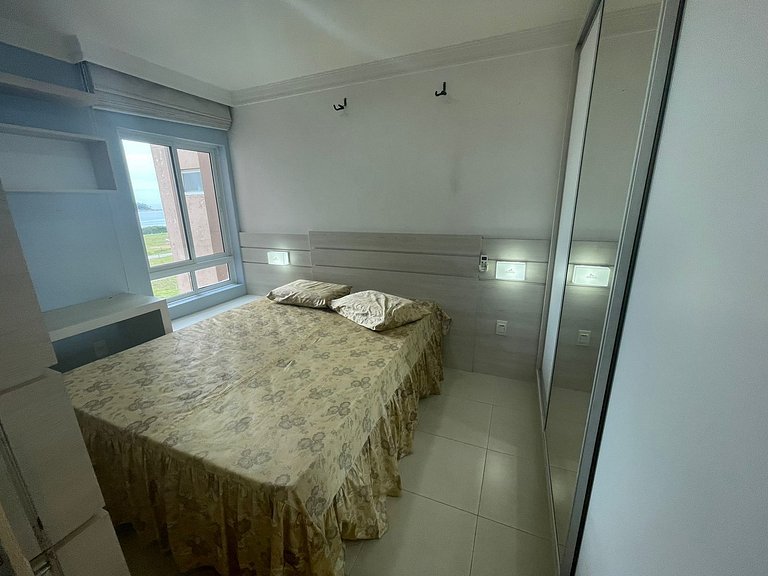 Cód 79 - Apto com hidromassagem e vista mar