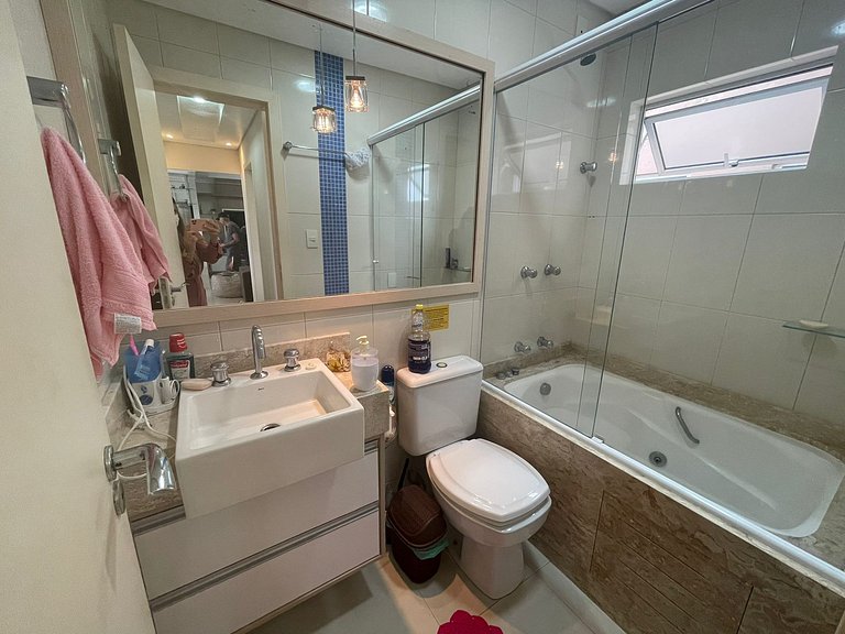 Cód 79 - Apto com hidromassagem e vista mar