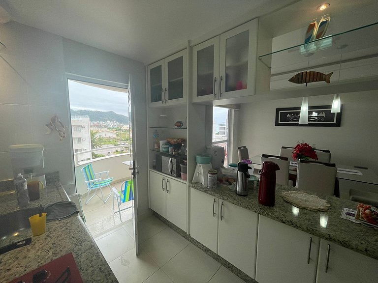 Cód 79 - Apto com hidromassagem e vista mar