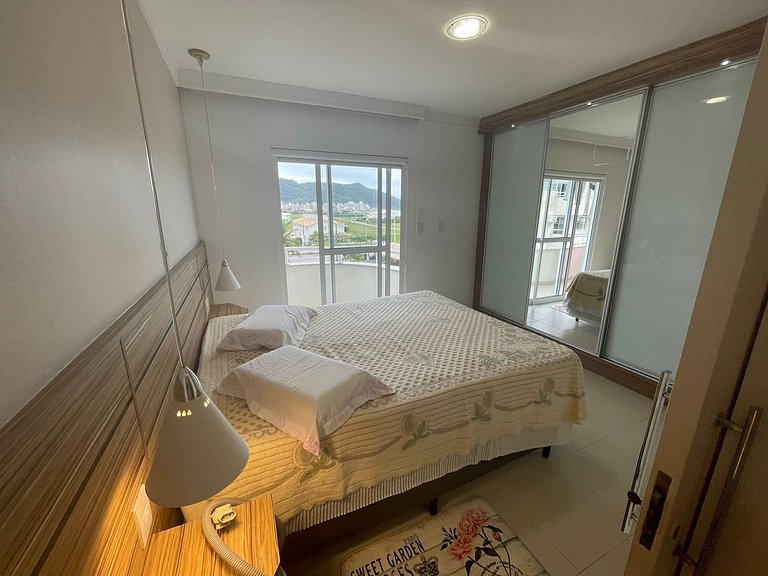 Cód 79 - Apto com hidromassagem e vista mar