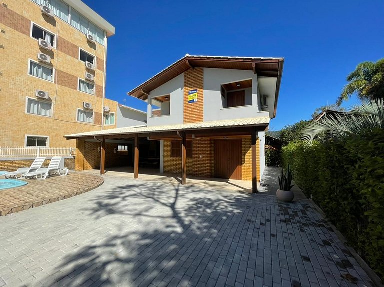 cód 4 · Casa com piscina próxima a praia de palmas