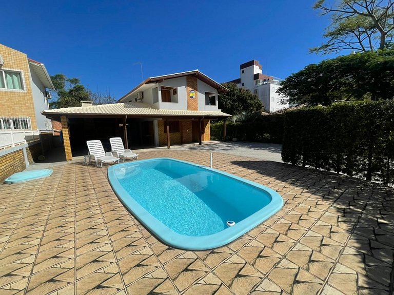 cód 4 · Casa com piscina próxima a praia de palmas