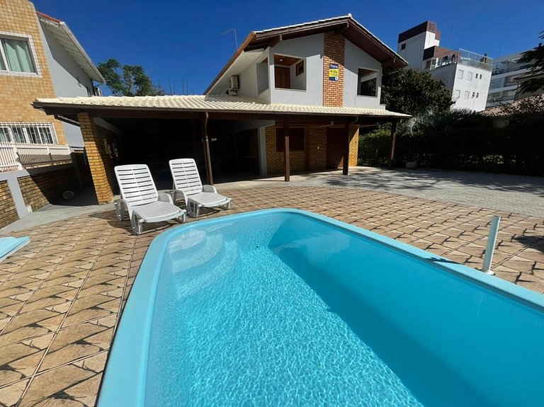 cód 4 · Casa com piscina próxima a praia de palmas