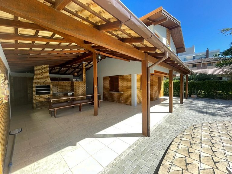 cód 4 · Casa com piscina próxima a praia de palmas