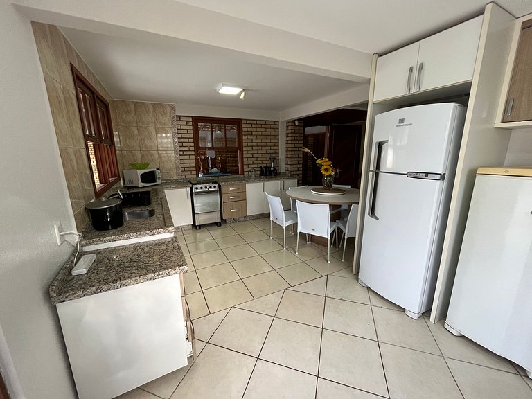 cód 4 · Casa com piscina próxima a praia de palmas