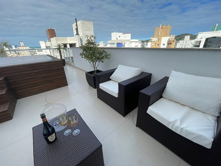 cód 122 - cobertura com jacuzzi próxima do mar!