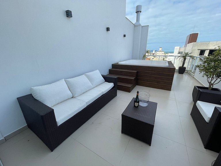 cód 122 - cobertura com jacuzzi próxima do mar!
