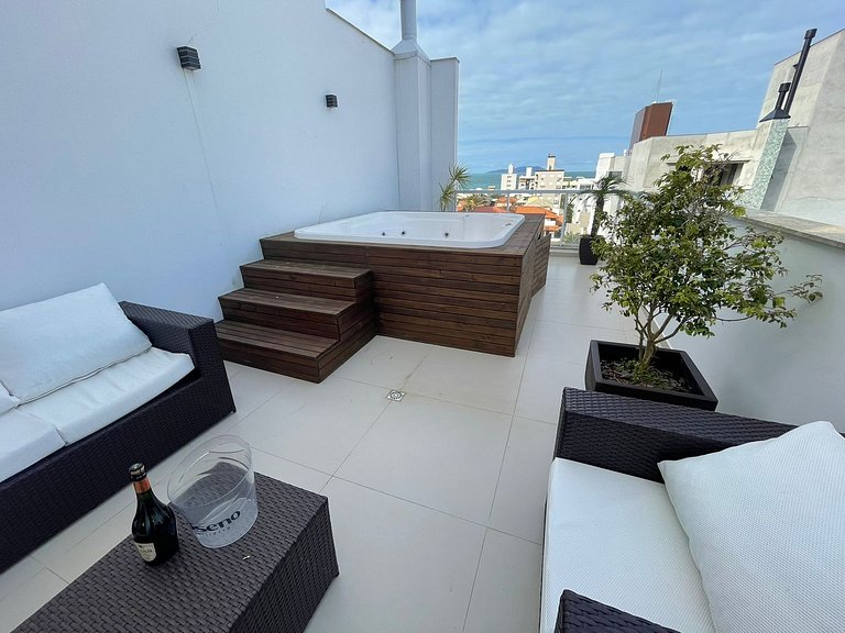 cód 122 - cobertura com jacuzzi próxima do mar!