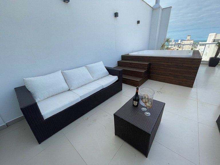 cód 122 - cobertura com jacuzzi próxima do mar!