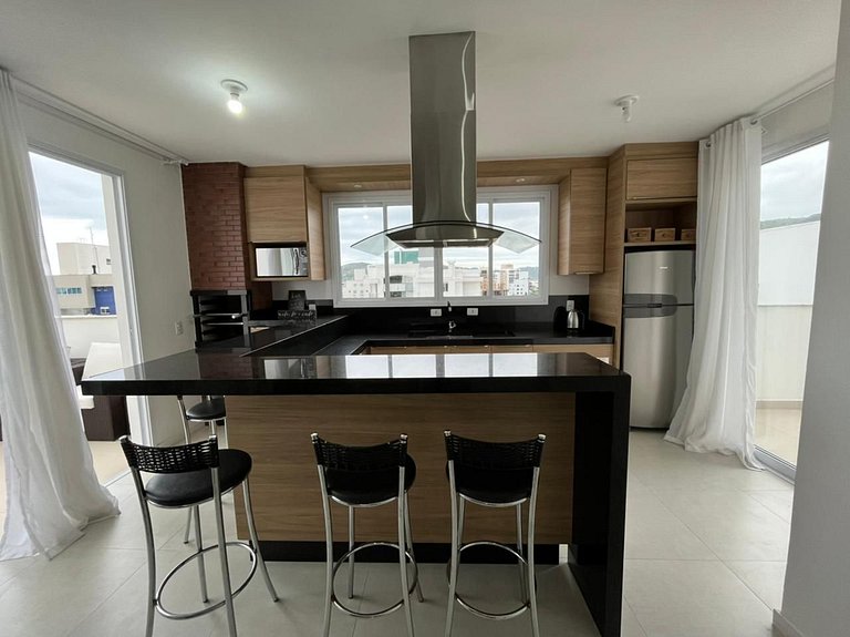 cód 122 - cobertura com jacuzzi próxima do mar!