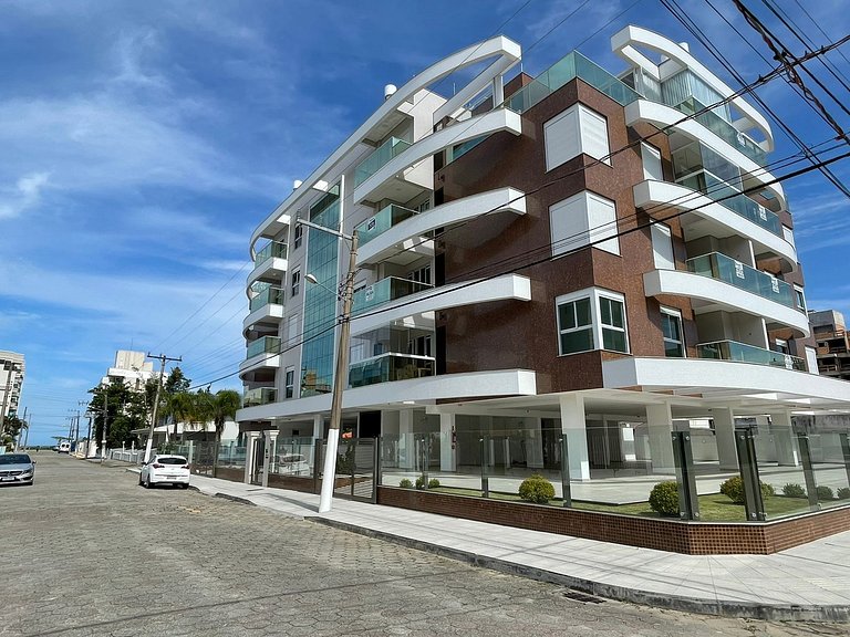 cód 99 - Excelente apartamento 100 metros da praia