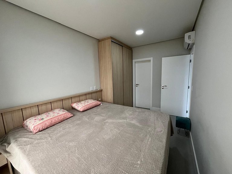 cód 99 - Excelente apartamento 100 metros da praia