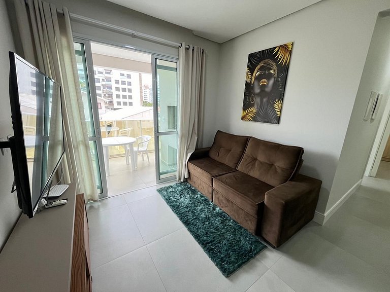 cód 99 - Excelente apartamento 100 metros da praia