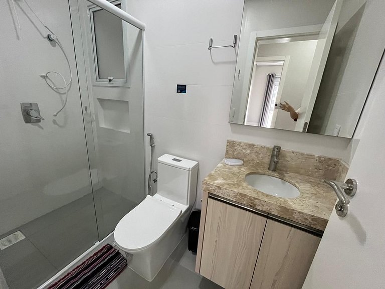 cód 99 - Excelente apartamento 100 metros da praia