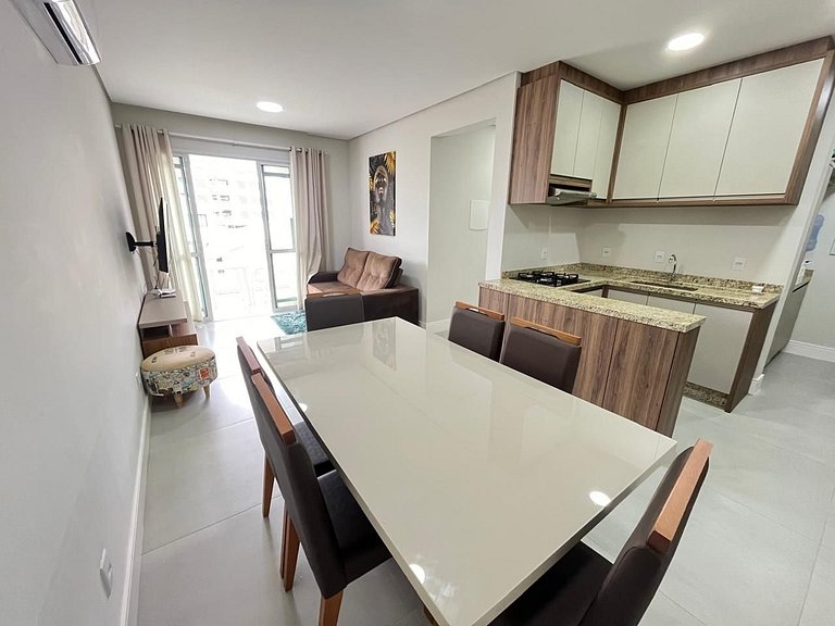 cód 99 - Excelente apartamento 100 metros da praia