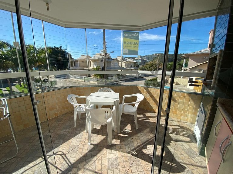 cód 101 - Apartamento á apenas 100m do mar!