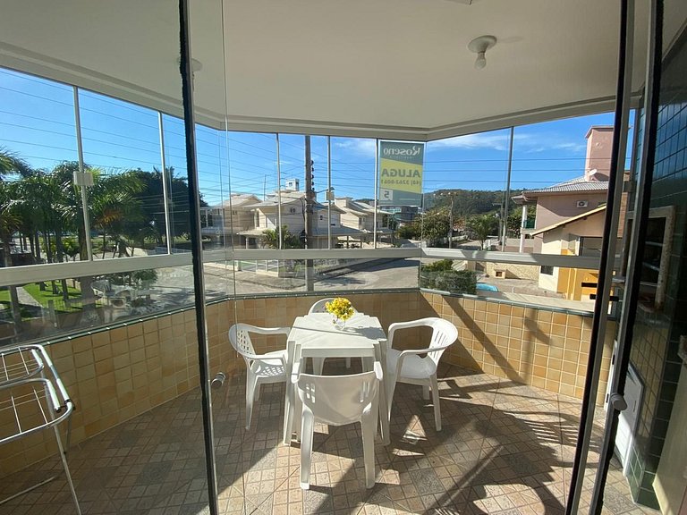 cód 101 - Apartamento á apenas 100m do mar!