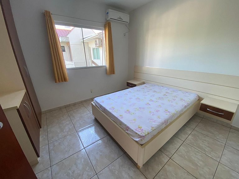 cód 101 - Apartamento á apenas 100m do mar!