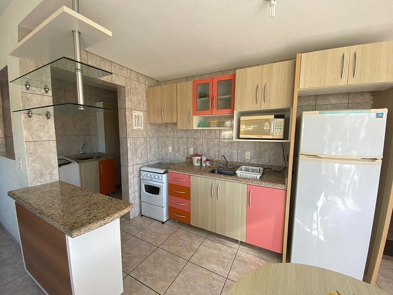 cód 101 - Apartamento á apenas 100m do mar!