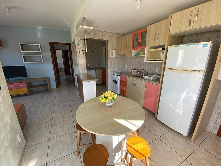 cód 101 - Apartamento á apenas 100m do mar!