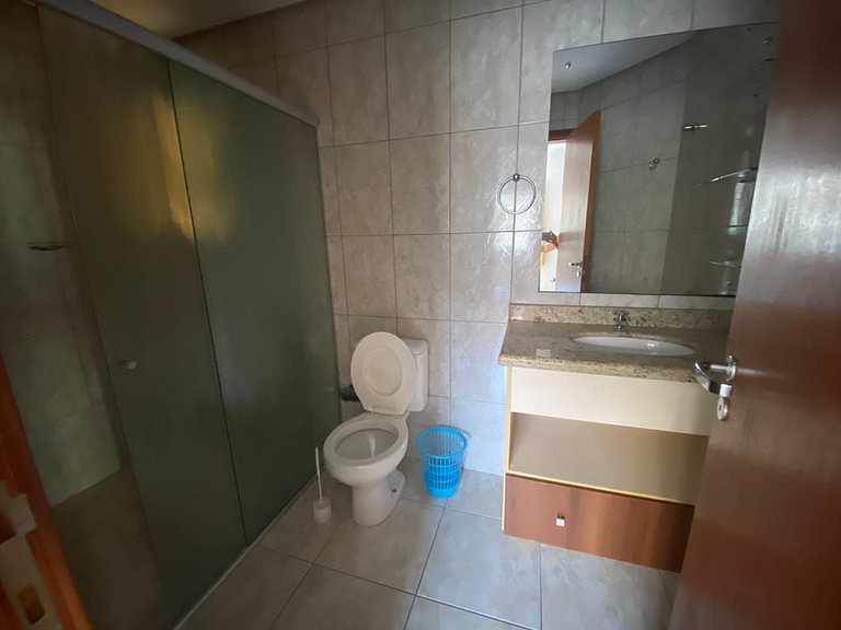 cód 101 - Apartamento á apenas 100m do mar!