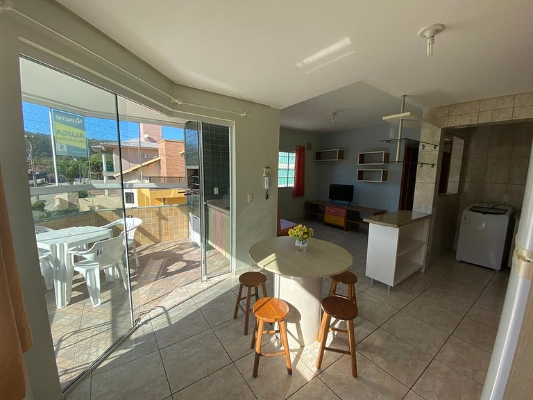 cód 101 - Apartamento á apenas 100m do mar!