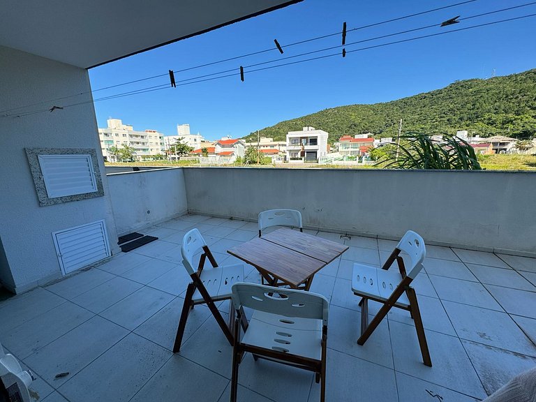 Cód 105 · Apartamento térreo bem equipado