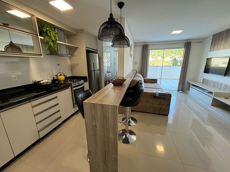 Cód 105 · Apartamento térreo bem equipado