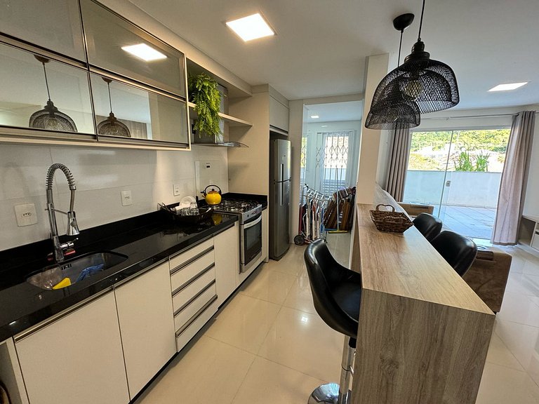 Cód 105 · Apartamento térreo bem equipado