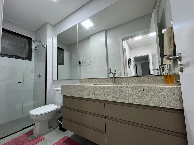 Cód 97 - Apto amplo e decorado a 300m do mar