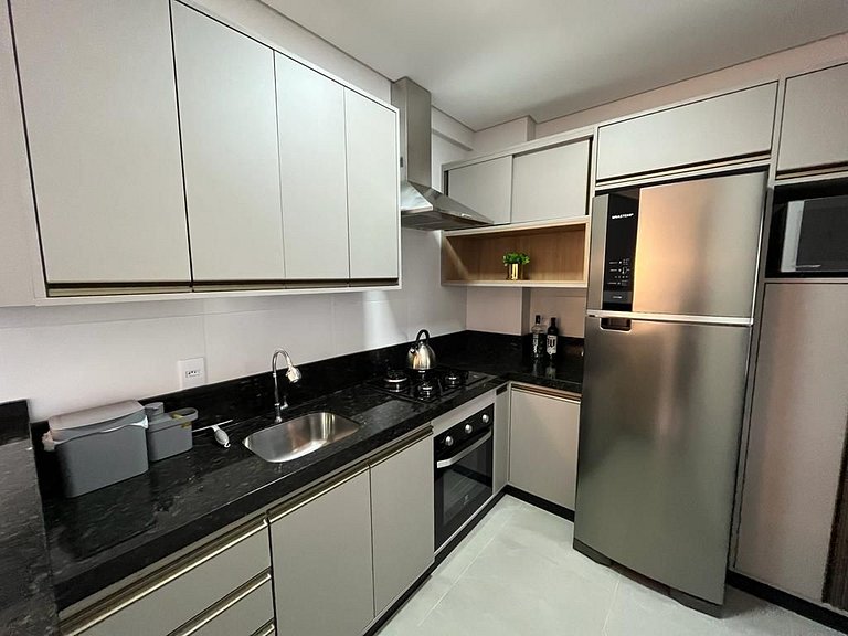 Cód 97 - Apto amplo e decorado a 300m do mar