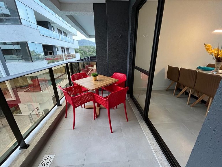 Cód 97 - Apto amplo e decorado a 300m do mar