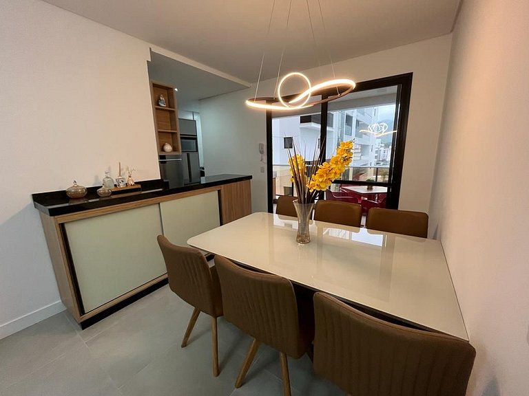 Cód 97 - Apto amplo e decorado a 300m do mar