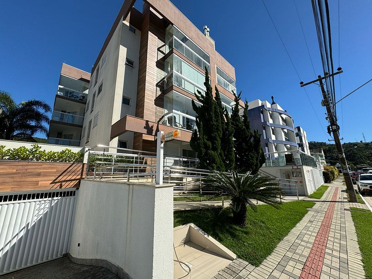 Cód 105 · Apartamento térreo bem equipado