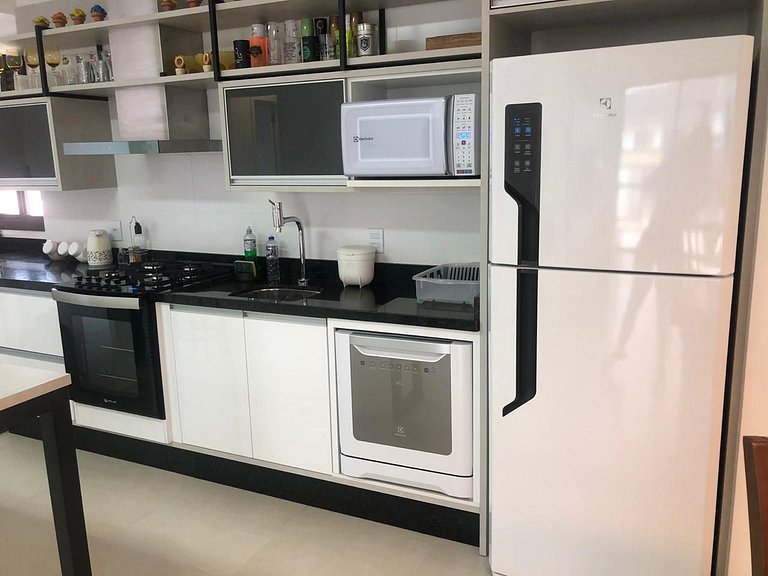 Cód 108 - Apartamento exuberante á 280 m do mar