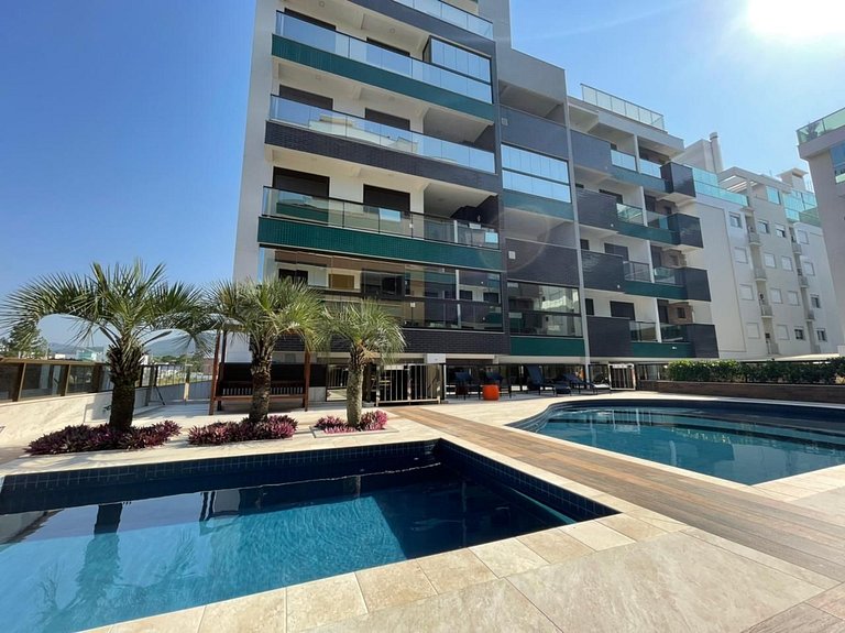 Cód 108 - Apartamento exuberante á 280 m do mar