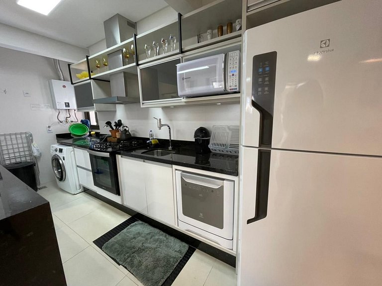 Cód 108 - Apartamento exuberante á 280 m do mar