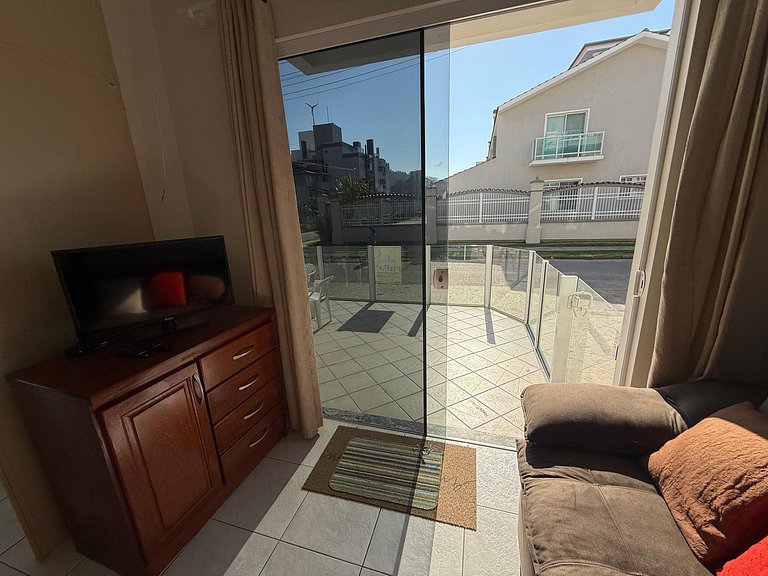 Cód 103 - Apto térreo a 50m do mar na Zona Sul