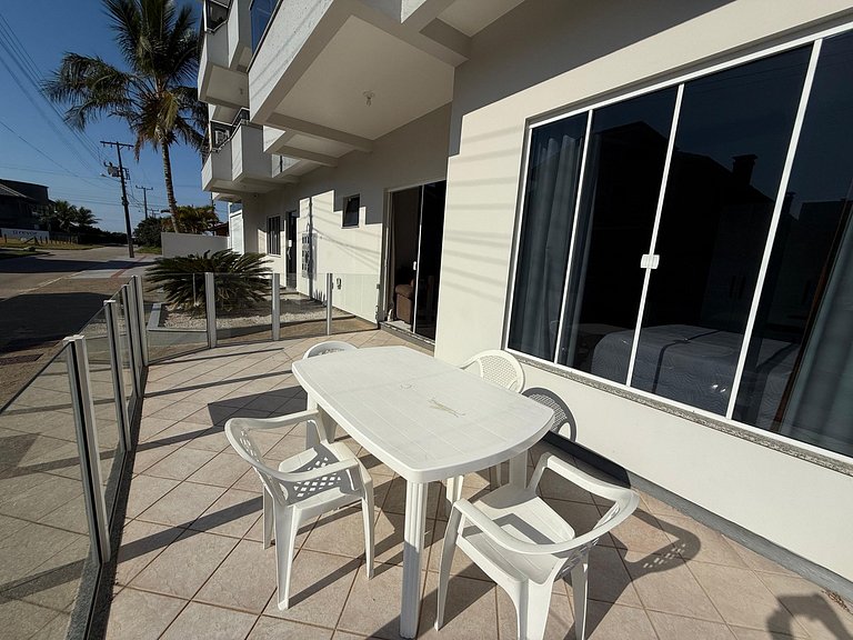 Cód 103 - Apto térreo a 50m do mar na Zona Sul