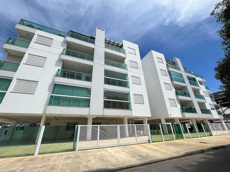 cód 125 - Apartamento amplo, a 50 metros do mar