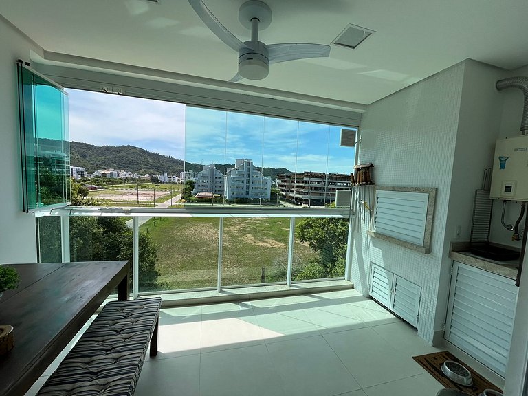 cód 125 - Apartamento amplo, a 80 metros do mar