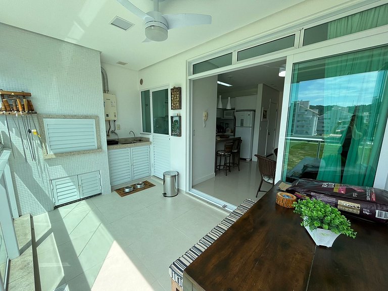 cód 125 - Apartamento amplo, a 50 metros do mar