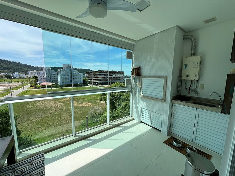 cód 125 - Apartamento amplo, a 80 metros do mar