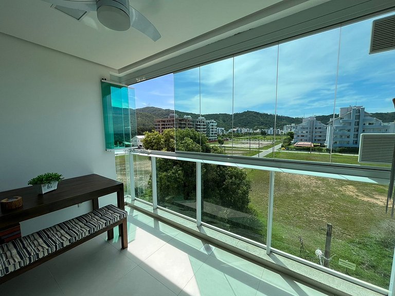 cód 125 - Apartamento amplo, a 50 metros do mar