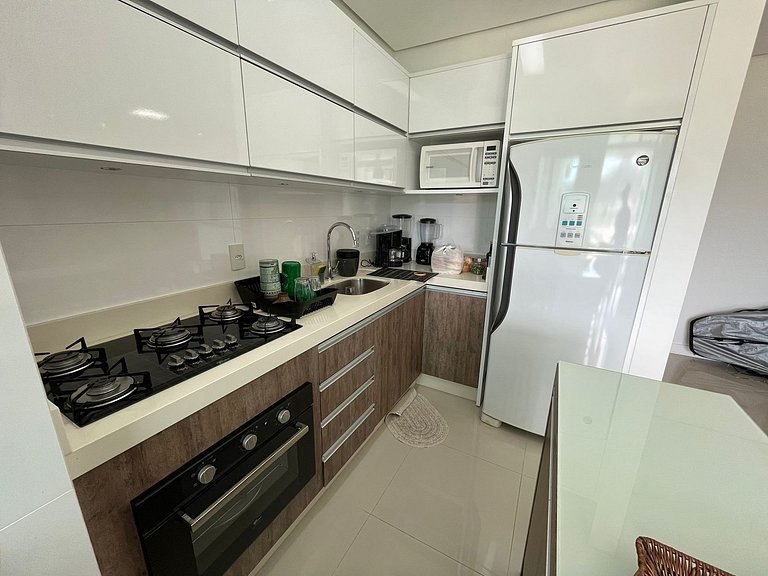 cód 125 - Apartamento amplo, a 50 metros do mar