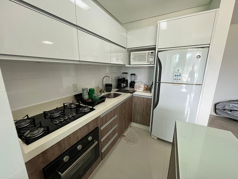 cód 125 - Apartamento amplo, a 80 metros do mar