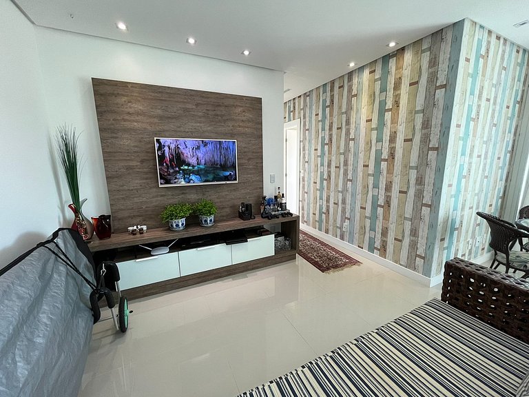 cód 125 - Apartamento amplo, a 50 metros do mar